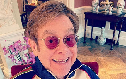 Потерял правый глаз: Элтон Джон признался, что его зрение стремительно ухудшается