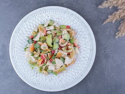 Салаты из консервов для новогоднего стола: 15 простых и вкусных вариантов