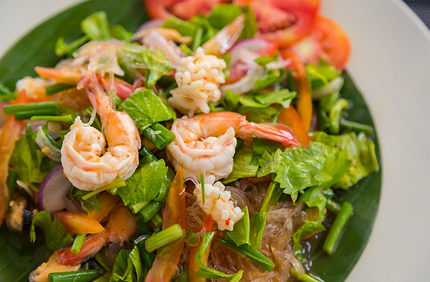 Салаты из консервов для новогоднего стола: 15 простых и вкусных вариантов