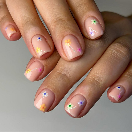 Маникюр на короткие ногти в 2026 году: 30+ идей для вдохновения