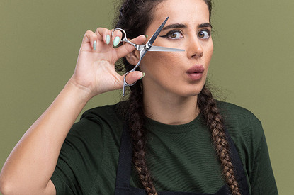 Лунный календарь стрижек на декабрь 2025 года: лучшие и худшие дни