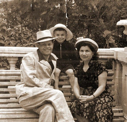 Олег Газманов с родителями