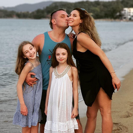 Отрицательно отношусь к тем, кто пытался разрушить мою семью: дочь Аскольда Запашного о его внебрачном сыне