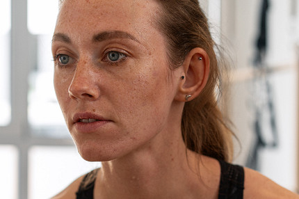 Что значат родинки на лице: трактовка приметы