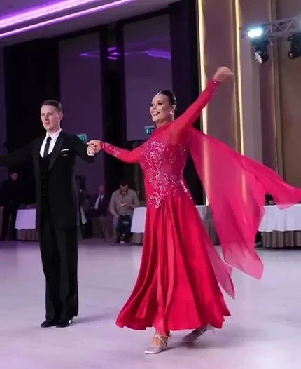 47-летняя Оксана Федорова заняла первое место в турнире по бальным танцам