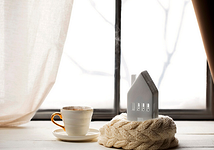 Как украсить окна на Новый 2026 год: лучшие идеи декора