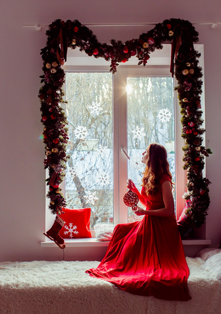 Как украсить окна на Новый 2026 год: лучшие идеи декора