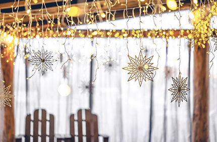 Как украсить окна на Новый 2026 год: лучшие идеи декора