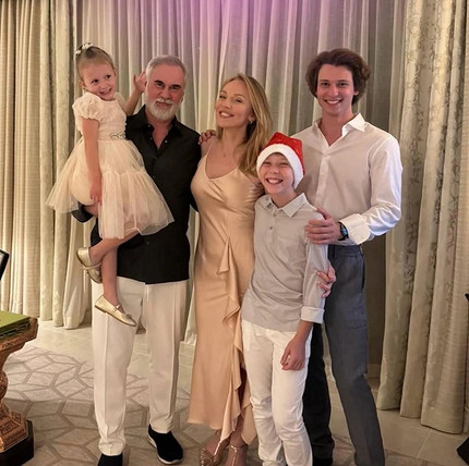 Альбина Джанабаева показала редкое фото троих детей от Меладзе