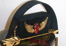 С русским духом, но без «клюквы»: 8 идей для подарков с эстетикой родной культуры