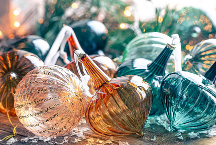 Как хранить елочные игрушки после Нового года: 9 компактных вариантов