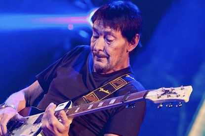 «Он пел про нас»: почему Крис Ри стал голосом поколения 90-х в России