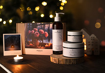 Подарочный набор косметики для тела «С Новым годом-2026!» от бренда «Крымская роза» содержит три продукта для очищения, увлажнения и питания кожи тела. Утонченный аромат лаванды с розой н...