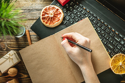 Как новогодние ритуалы помогают психике переживать неопределенность  