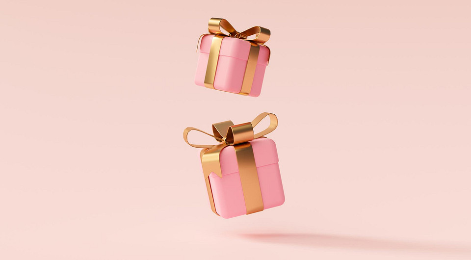 Подарки для бьютиголиков: что вызовет восторг, а что — неловкость