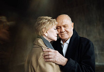 Теперь они — вместе: Юлия Меньшова опубликовала трогательные снимки родителей после смерти Веры Алентовой