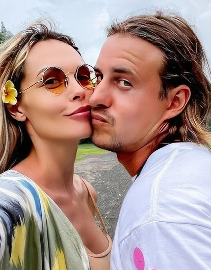 Каждые пять лет мы играем свадьбу: Мария Горбань в третий раз вышла замуж за Кирилла Зоткина