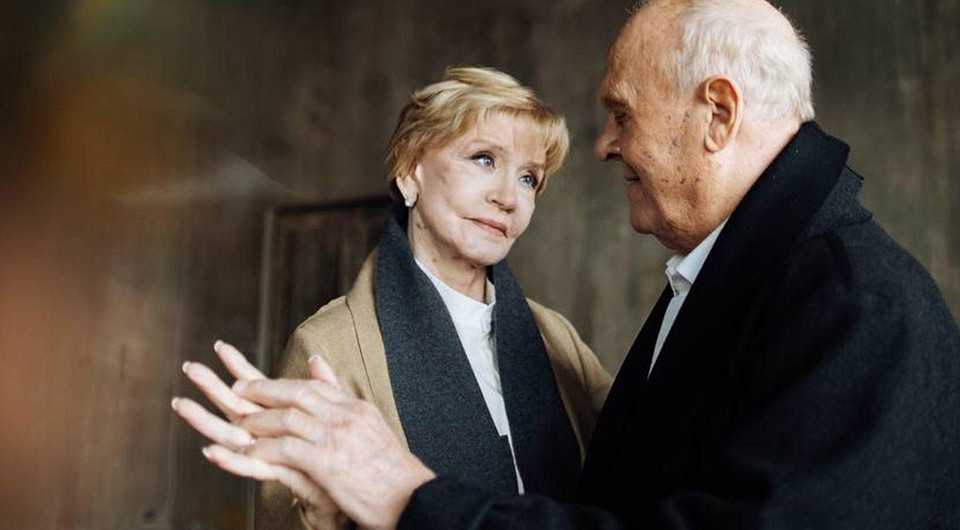 Теперь они — вместе: Юлия Меньшова опубликовала трогательные снимки родителей после смерти Веры Алентовой