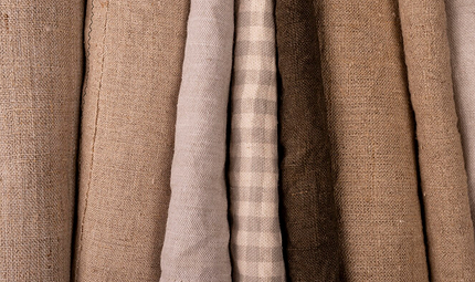 Шторы в спальню 2026: трендовые идеи и оттенки