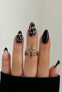 @charlotteellennails