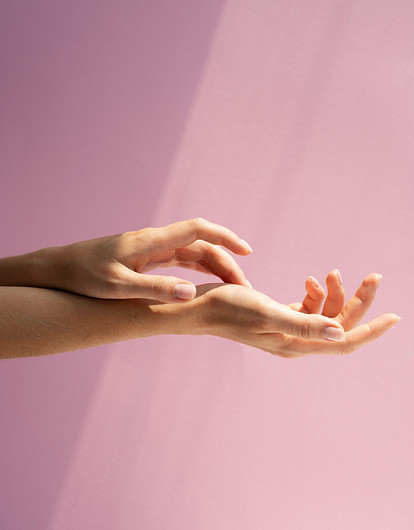 Что делать с сухой кожей рук, если крем не помогает