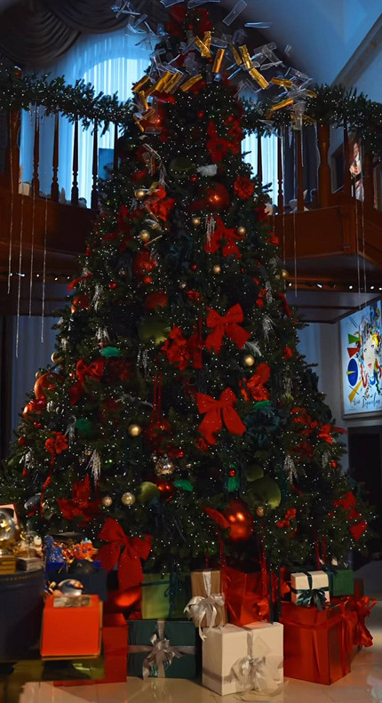 Новогодний гламур: самые стильные и роскошные елки российских звезд