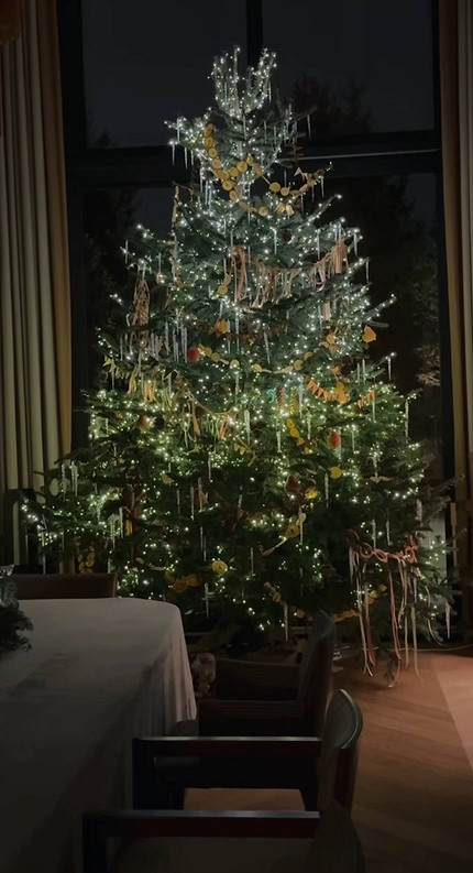 Новогодний гламур: самые стильные и роскошные елки российских звезд