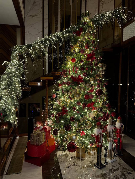 Новогодний гламур: самые стильные и роскошные елки российских звезд