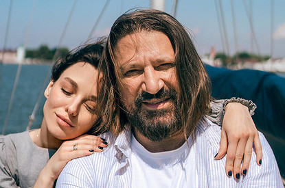 Она - психически нездоровый человек: Виктор Логинов прокомментировал развод с четвертой женой