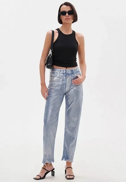 Джинсы с пайетками — самый нарядный тренд зимы: как их правильно стилизовать