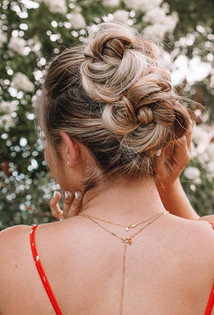 Прическа на Новый год: 17 укладок, которые продержатся всю ночь