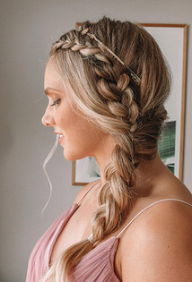 Прическа на Новый год: 17 укладок, которые продержатся всю ночь