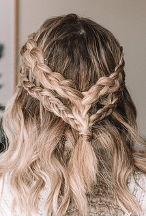 Прическа на Новый год: 17 укладок, которые продержатся всю ночь