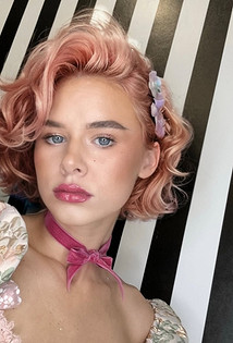 Прическа на Новый год: 17 укладок, которые продержатся всю ночь