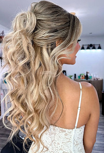 Прическа на Новый год: 17 укладок, которые продержатся всю ночь