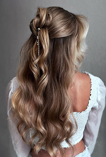 Прическа на Новый год: 17 укладок, которые продержатся всю ночь