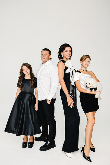 Елена Борщева с мужем и дочерьми
