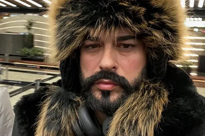 «Вся Турция обсуждает мою шапку»: Бурак Озчивит приехал в Москву с ушанкой