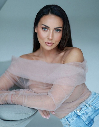 Алсу требует запретить бывшему мужу выезжать из России и пользоваться недвижимостью