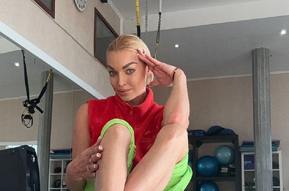 Жалкие потуги с ее стороны выглядят дико и дешево: Волочкова продолжает спорить из-за свадьбы дочери