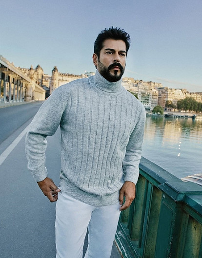 Бурак Озчивит потребовал за встречу с поклонницей миллион долларов