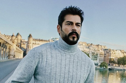 Бурак Озчивит потребовал за встречу с поклонницей миллион долларов