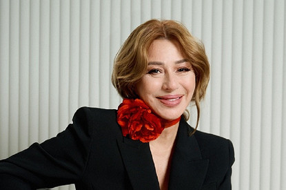 «Есть одна бредовая мечта»: Алена Апина призналась, с кем из звезд спела бы дуэтом