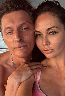 Знаменитости поздравили мужчин с 23 февраля в соцсетях: самые яркие праздничные посты