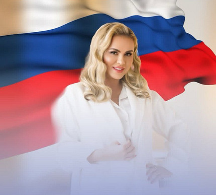 Знаменитости поздравили мужчин с 23 февраля в соцсетях: самые яркие праздничные посты