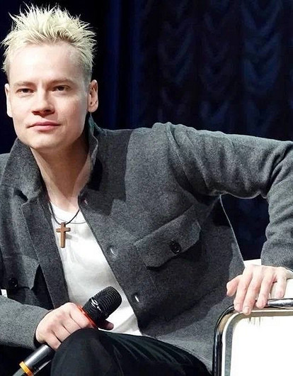 SHAMAN поцеловал Екатерину Мизулину во время выступления