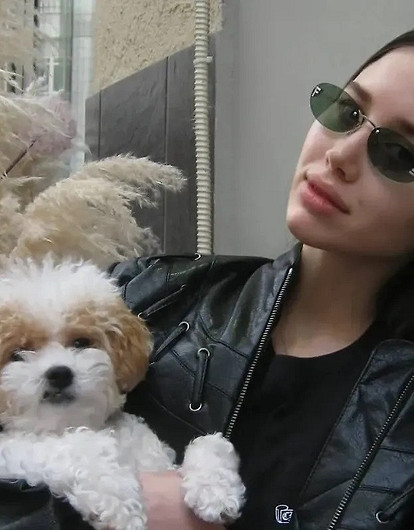 «Интересно, к чему это приведет»: подписчики в шоке от образов и шуток 18-летней невесты Лепса