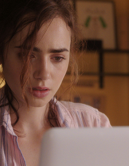 «Ужасная мода современных звезд»: Лили Коллинз жестко осудили за рождение ребенка с помощью суррогатной матери