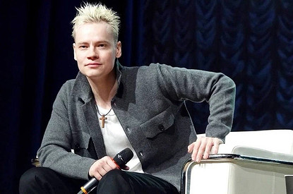 SHAMAN поцеловал Екатерину Мизулину во время выступления