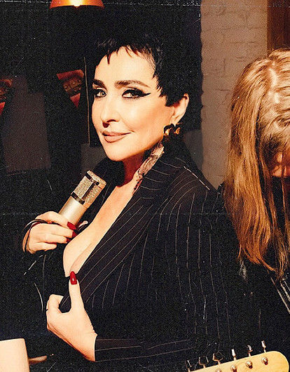 «Буду петь бесплатно»: Лолита объявила, что не все ее концерты отменили